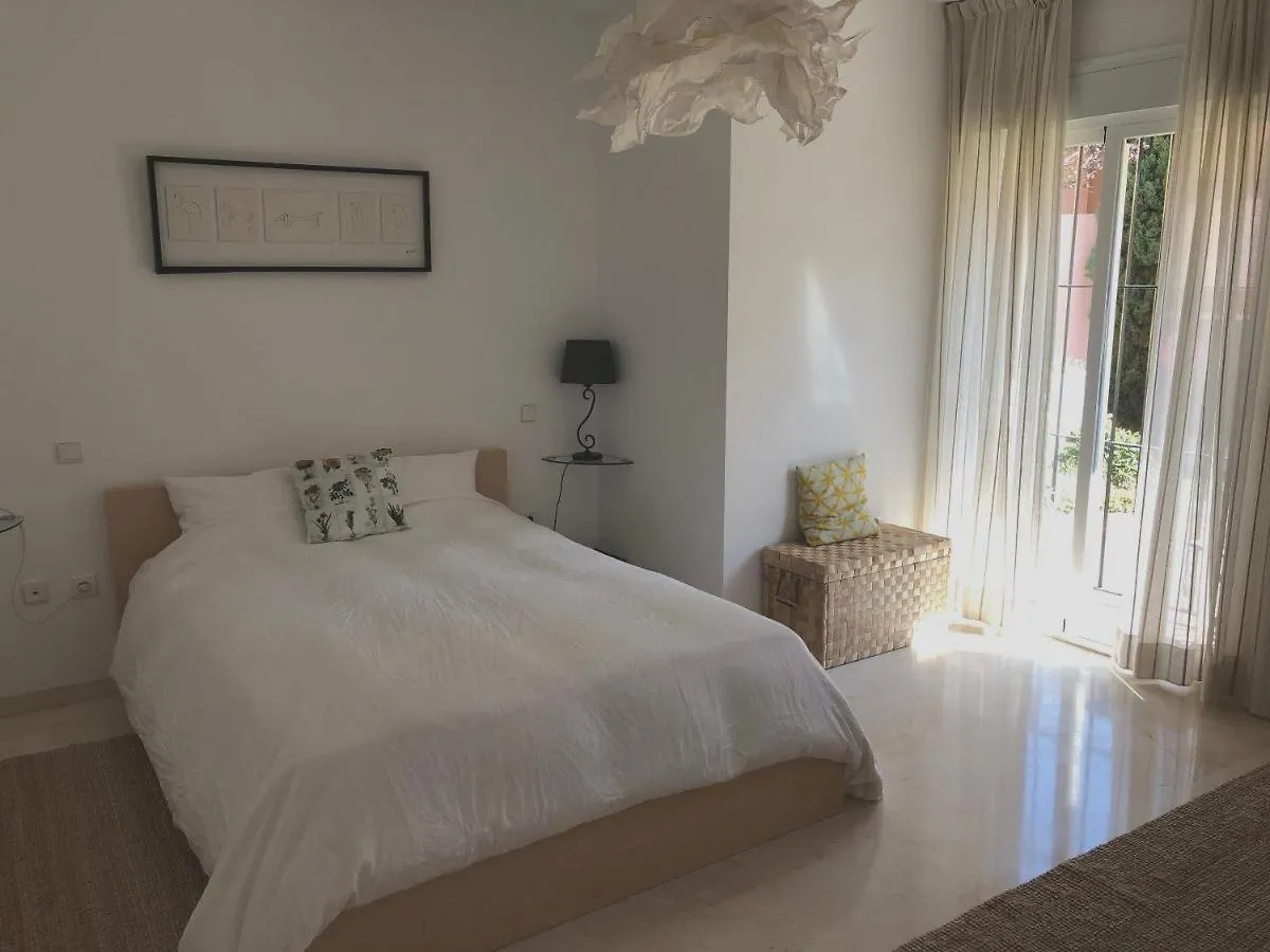 Elegant Marbella Poolside Apartment